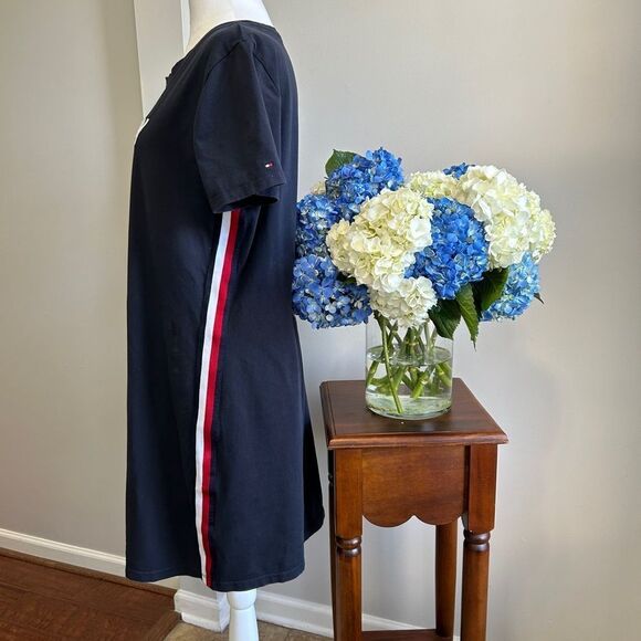 Tommy Hilfiger Navy Blue T-Shirt - Picture 4 of 8